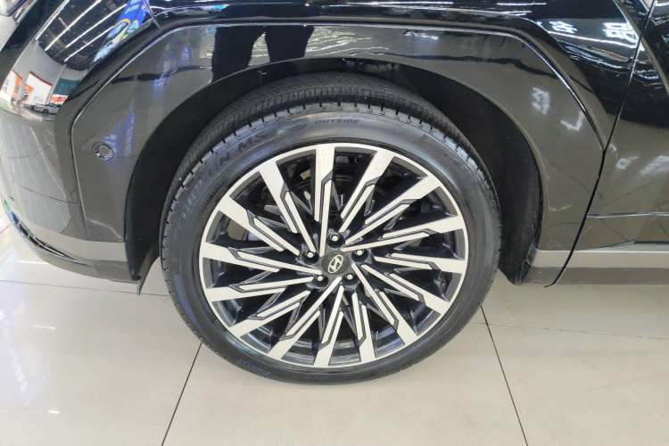 Used Hyundai Santa Fe 2024 2.0T Connoisseur Ultra Left Front Wheel Hub