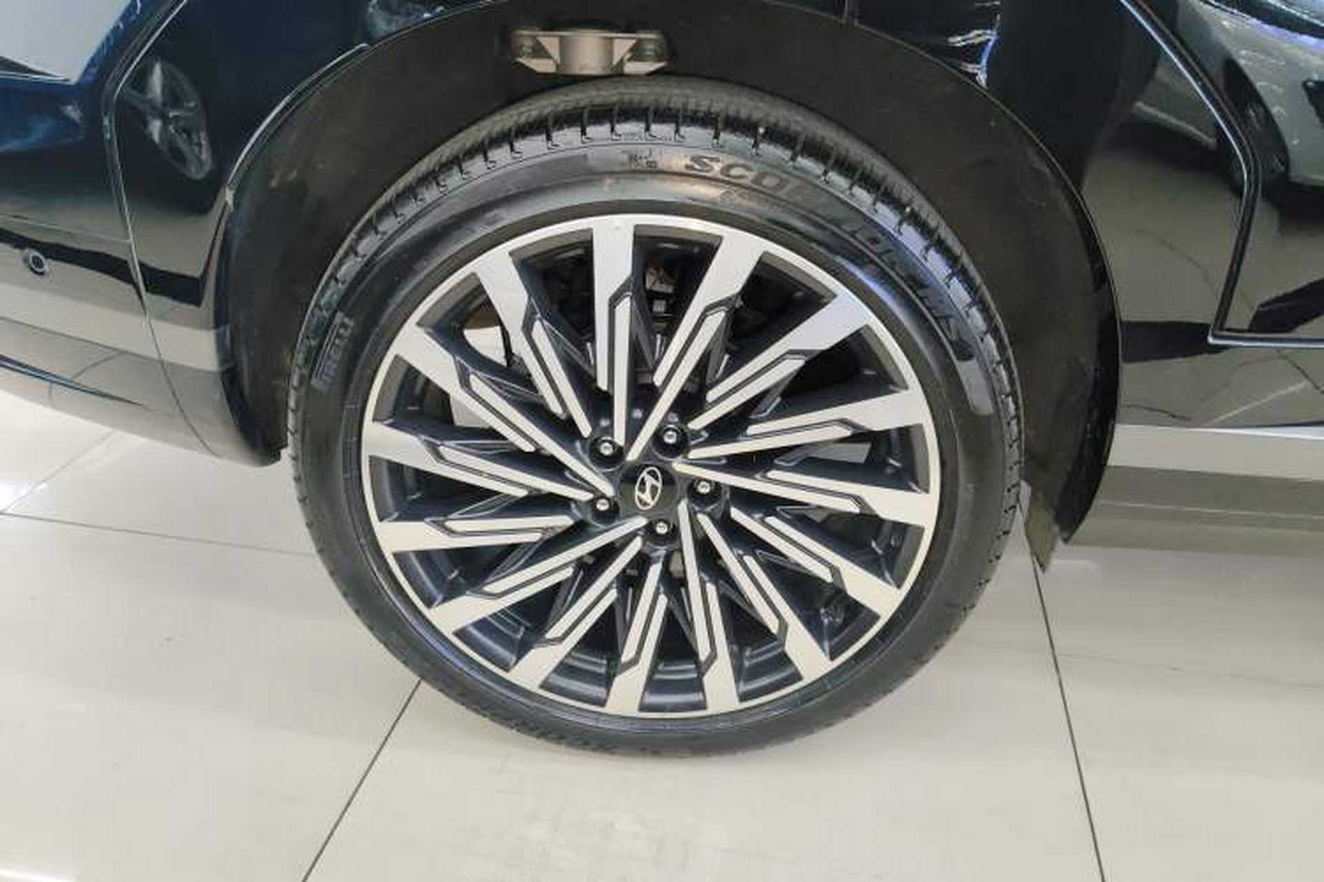 Used Hyundai Santa Fe 2024 2.0T Connoisseur Ultra Right Rear Wheel Hub