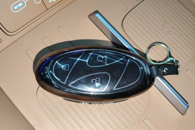 Used Hyundai Santa Fe 2024 2.0T Connoisseur Ultra Vehicle Key