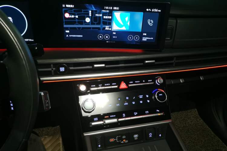 Used Hyundai Santa Fe 2024 2.0T Connoisseur Ultra Audio And AC Panel