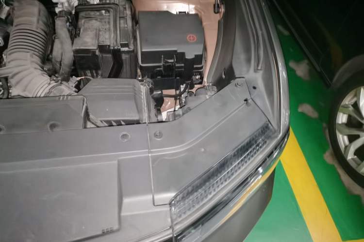 Used Hyundai Santa Fe 2024 2.0T Connoisseur Ultra Engine Bay Left