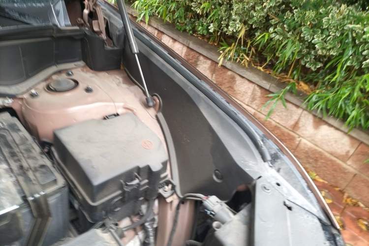 Used Hyundai Santa Fe 2024 2.0T Explorer Pro Engine Bay Left