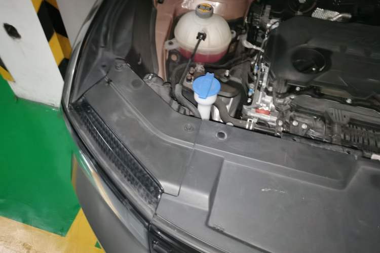 Used Hyundai Santa Fe 2024 2.0T Connoisseur Ultra Engine Bay Right
