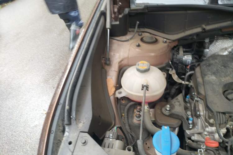 Used Hyundai Santa Fe 2024 2.0T Explorer Pro Engine Bay Right