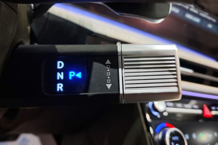 Used Hyundai Santa Fe 2024 2.0T Connoisseur Ultra Gear Lever