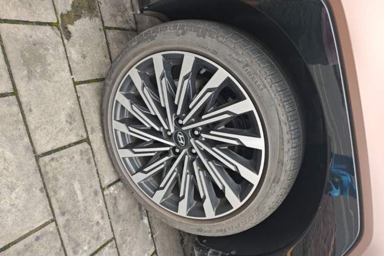 Used Hyundai Santa Fe 2024 2.0T Connoisseur Ultra Left Front Wheel Hub
