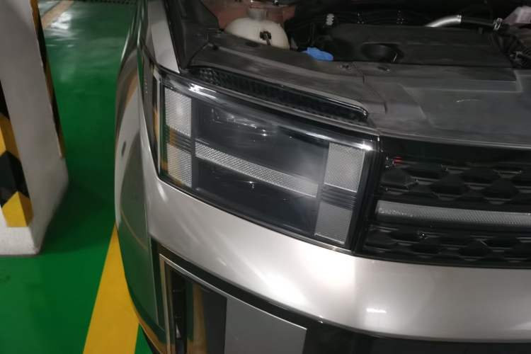 Used Hyundai Santa Fe 2024 2.0T Connoisseur Ultra Right Front Headlight