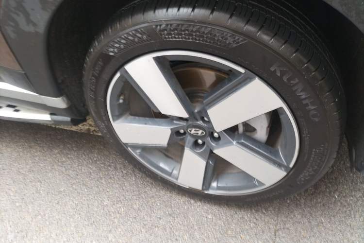 Used Hyundai Santa Fe 2024 2.0T Explorer Pro Right Front Wheel Hub