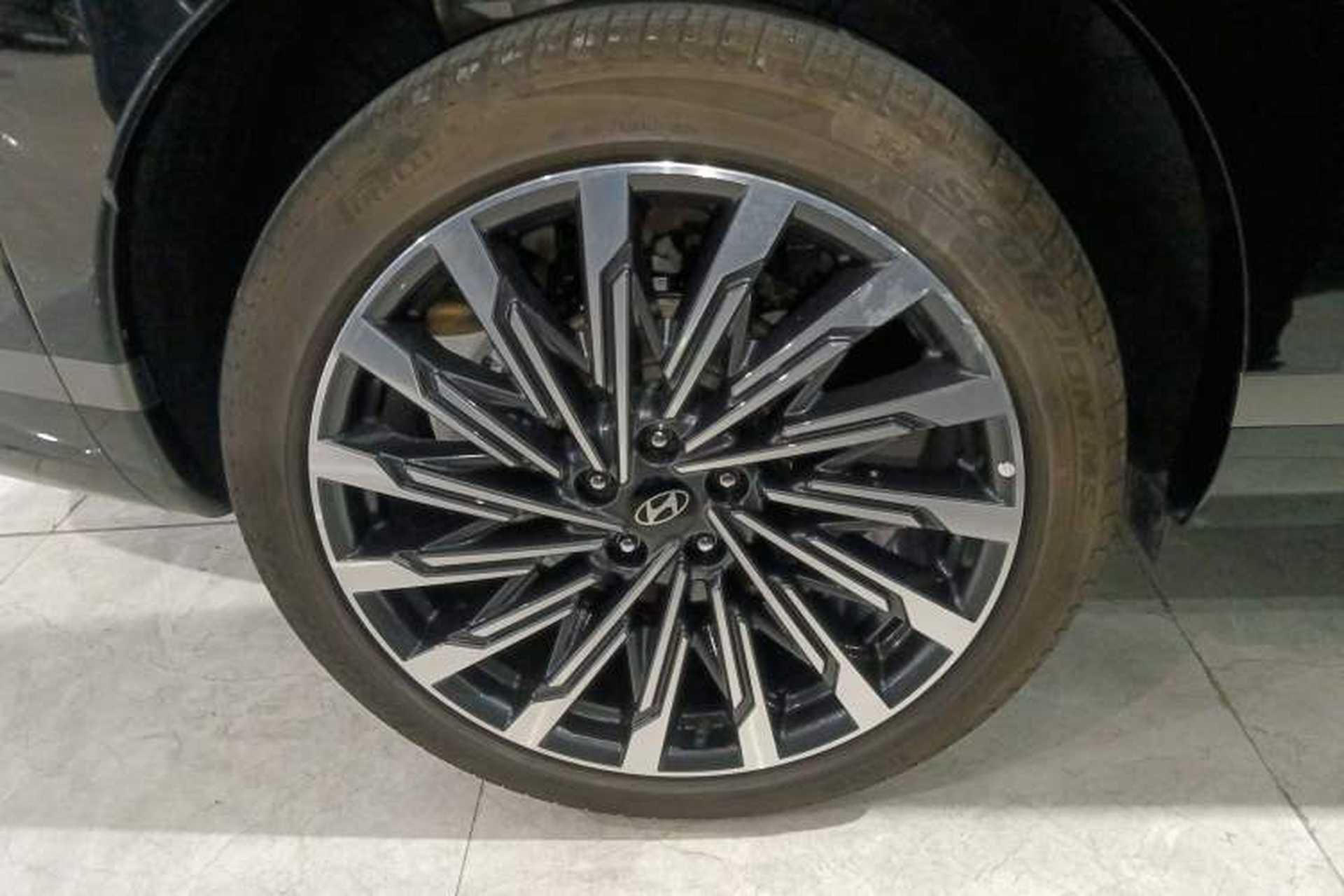 Used Hyundai Santa Fe 2024 2.0T Connoisseur Ultra Right Rear Wheel Hub