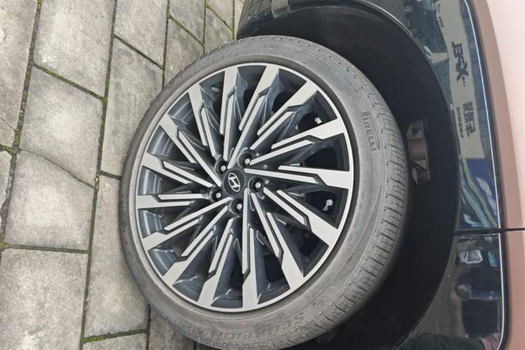 Used Hyundai Santa Fe 2024 2.0T Connoisseur Ultra Right Rear Wheel Hub