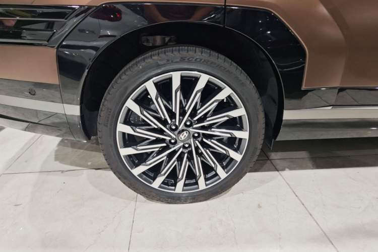 Used Hyundai Santa Fe 2024 2.0T Connoisseur Ultra Right Rear Wheel Hub