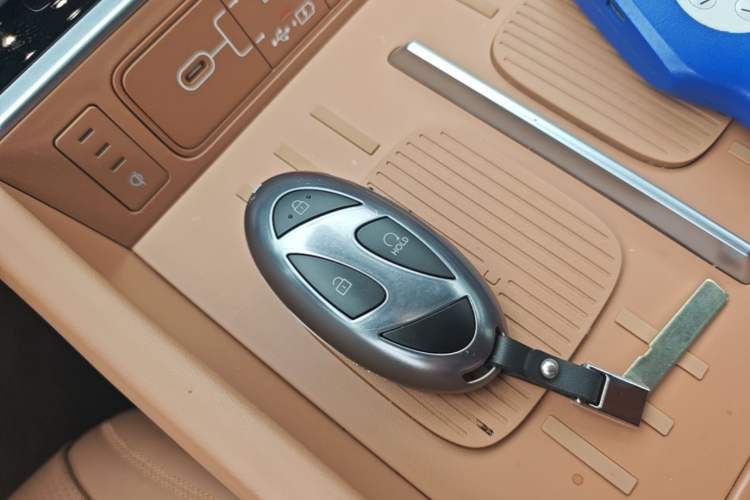 Used Hyundai Santa Fe 2024 2.0T Connoisseur Ultra Vehicle Key