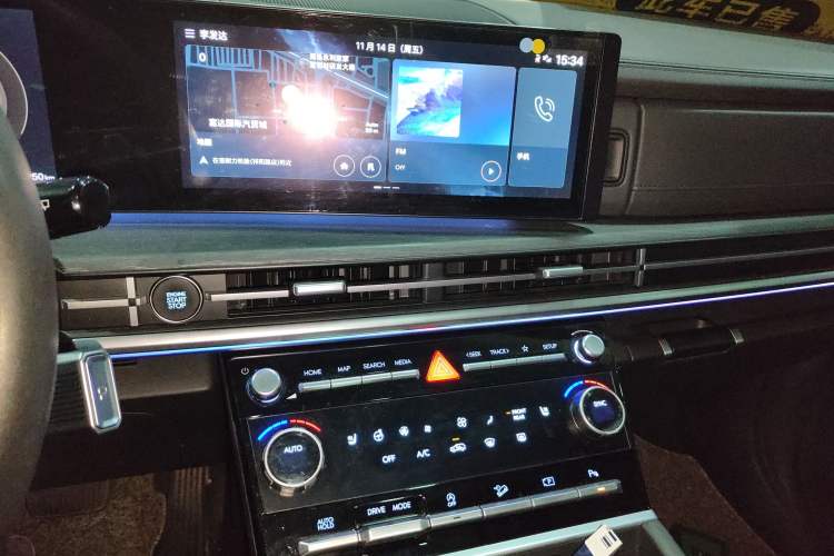 Used Hyundai Santa Fe 2024 2.0T Connoisseur Pro Audio And AC Panel
