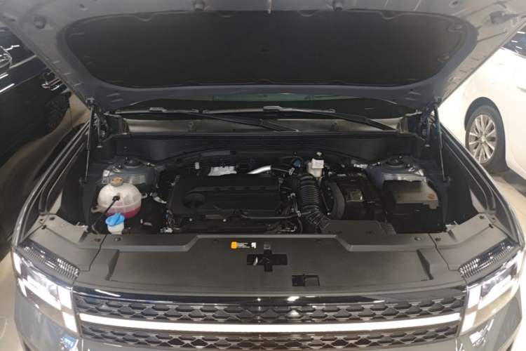 Used Hyundai Santa Fe 2024 2.0T Connoisseur Pro Max Engine Bay