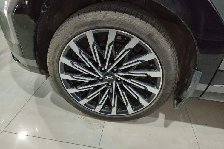 Used Hyundai Santa Fe 2024 2.0T Connoisseur Pro Left Front Wheel Hub