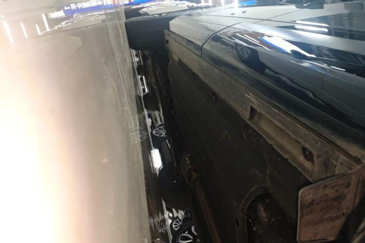 Used Hyundai Santa Fe 2024 2.0T Connoisseur Pro Max Left Side Sill