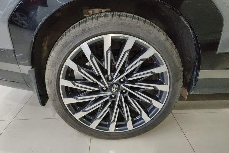 Used Hyundai Santa Fe 2024 2.0T Connoisseur Pro Right Rear Wheel Hub