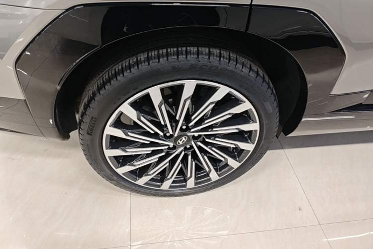Used Hyundai Santa Fe 2024 2.0T Connoisseur Ultra Right Rear Wheel Hub
