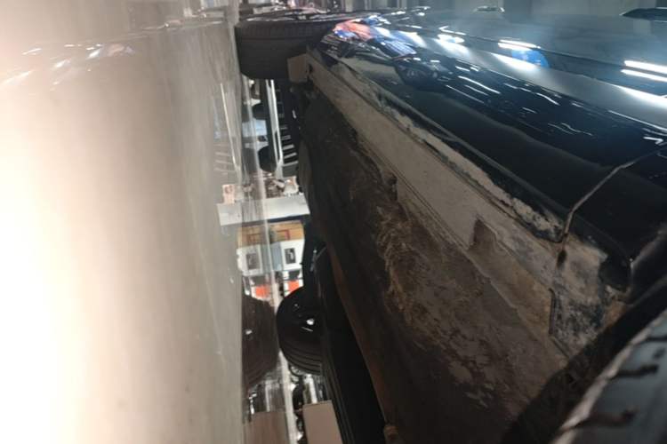 Used Hyundai Santa Fe 2024 2.0T Connoisseur Pro Max Right Side Sill