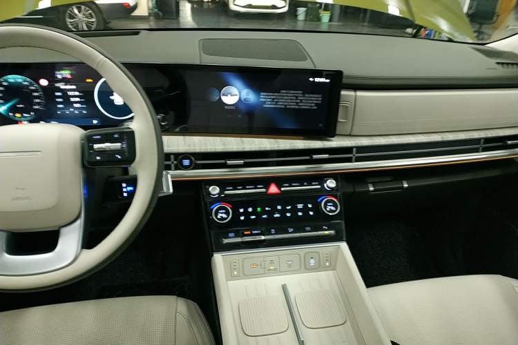 Used Hyundai Santa Fe 2024 2.0T Connoisseur Ultra Audio And AC Panel