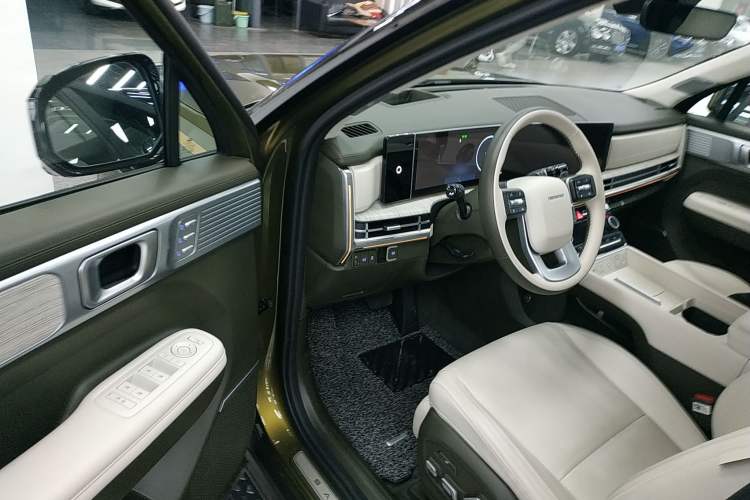 Used Hyundai Santa Fe 2024 2.0T Connoisseur Ultra Driver Seat