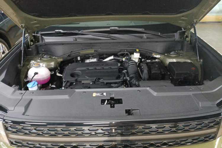 Used Hyundai Santa Fe 2024 2.0T Connoisseur Ultra Engine Bay