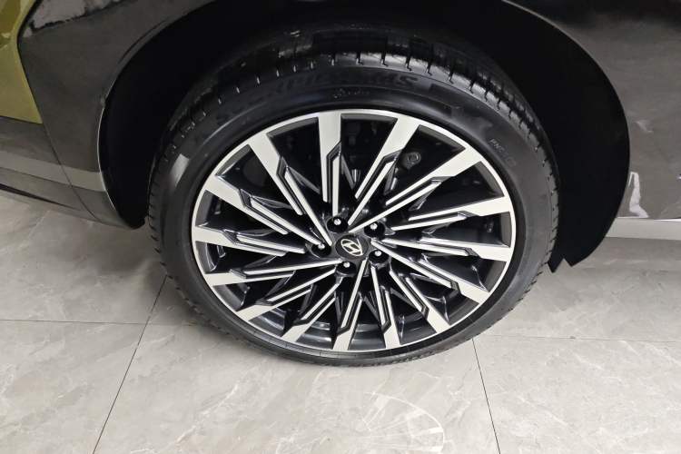 Used Hyundai Santa Fe 2024 2.0T Connoisseur Pro Max Exterior 1