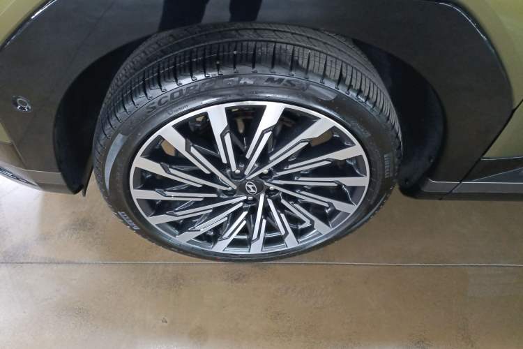 Used Hyundai Santa Fe 2024 2.0T Connoisseur Ultra Left Front Wheel Hub