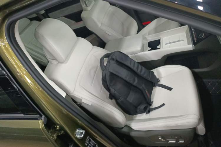 Used Hyundai Santa Fe 2024 2.0T Connoisseur Ultra Right Front Seat