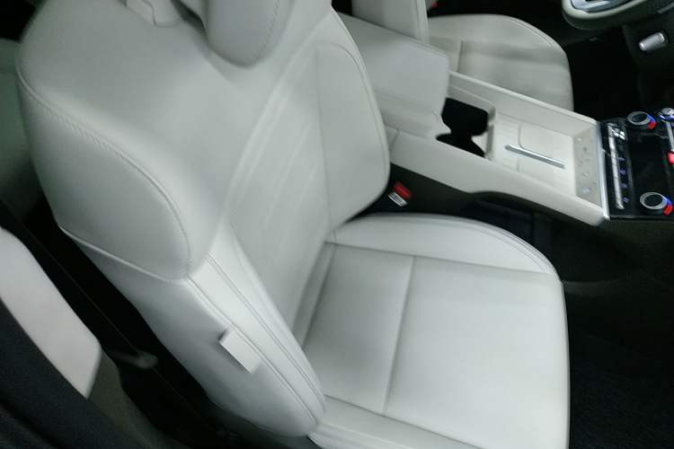 Used Hyundai Santa Fe 2024 2.0T Connoisseur Ultra Right Front Seat