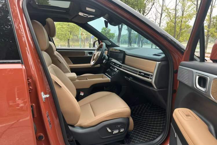 Used Hyundai Santa Fe 2024 2.0T Connoisseur Pro Max Interior 6