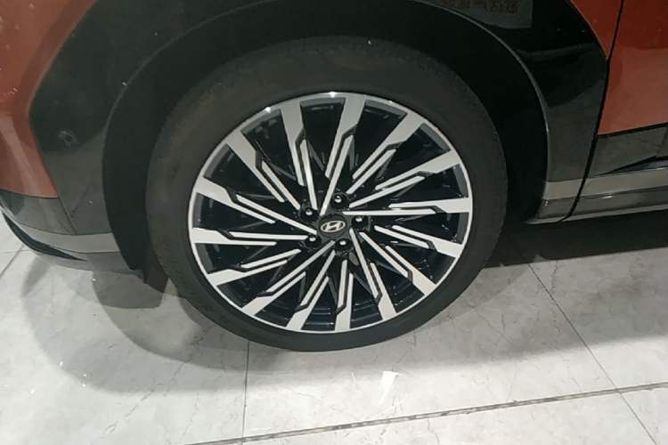 Used Hyundai Santa Fe 2024 2.0T Connoisseur Ultra Left Front Wheel Hub
