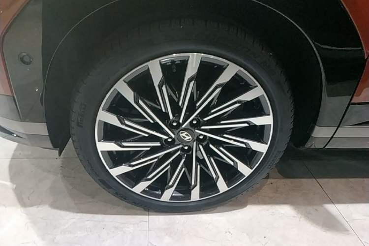 Used Hyundai Santa Fe 2024 2.0T Connoisseur Ultra Left Front Wheel Hub