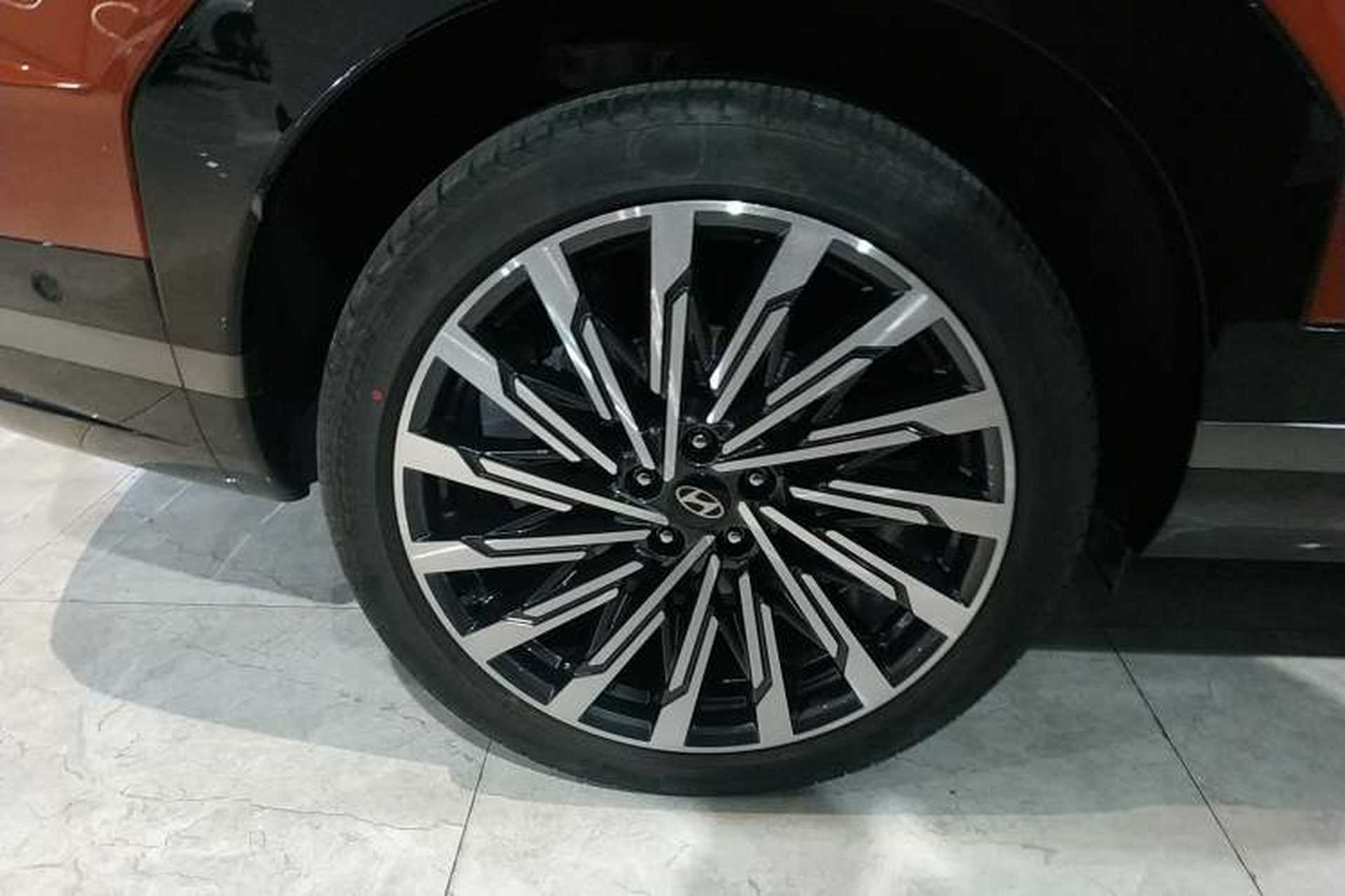 Used Hyundai Santa Fe 2024 2.0T Connoisseur Ultra Right Rear Wheel Hub