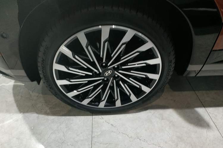 Used Hyundai Santa Fe 2024 2.0T Connoisseur Ultra Exterior 4