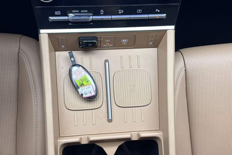 Used Hyundai Santa Fe 2024 2.0T Explorer Pro Audio And AC Panel
