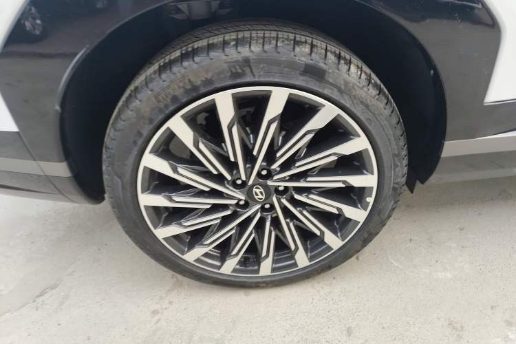 Used Hyundai Santa Fe 2024 2.0T Connoisseur Pro Exterior 8