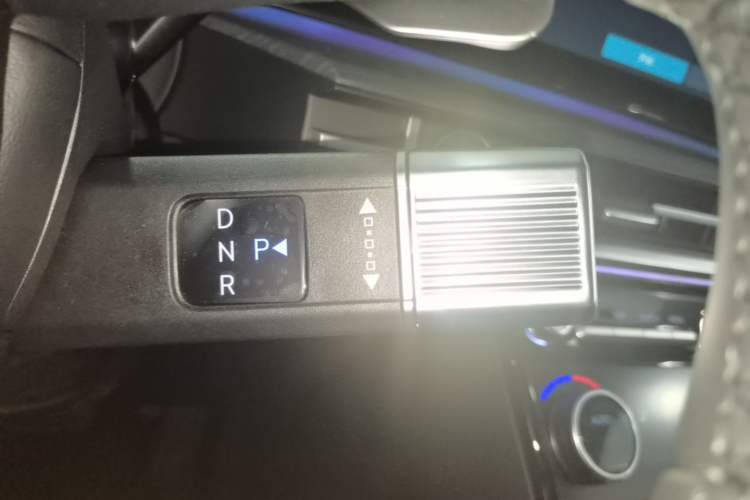 Used Hyundai Santa Fe 2024 2.0T Explorer Pro Gear Lever