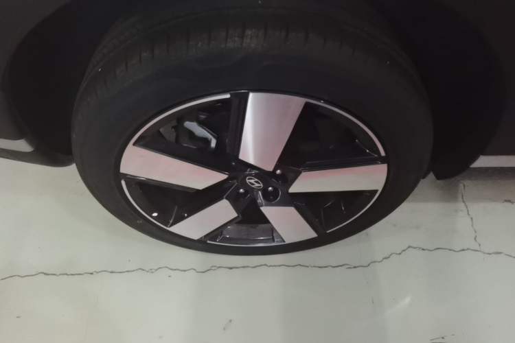 Used Hyundai Santa Fe 2024 2.0T Explorer Pro Right Rear Wheel Hub