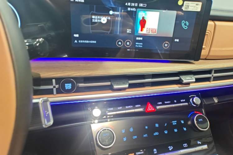 Used Hyundai Santa Fe 2024 2.0T Connoisseur Ultra Audio And AC Panel