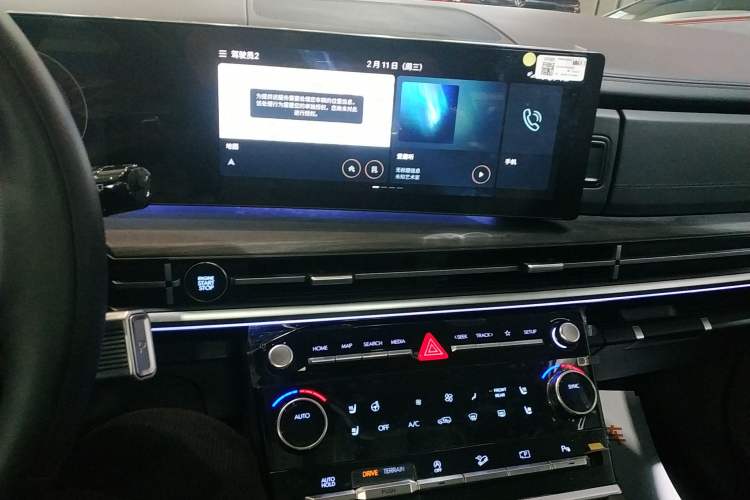 Used Hyundai Santa Fe 2024 2.0T Connoisseur Ultra Audio And AC Panel