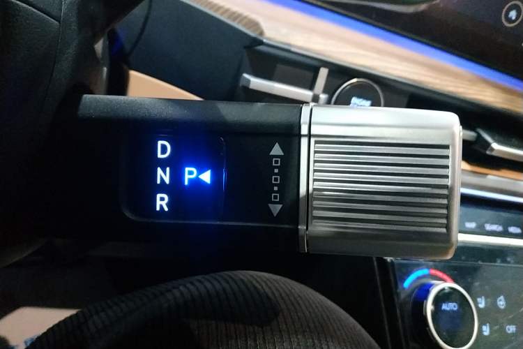 Used Hyundai Santa Fe 2024 2.0T Connoisseur Ultra Gear Lever