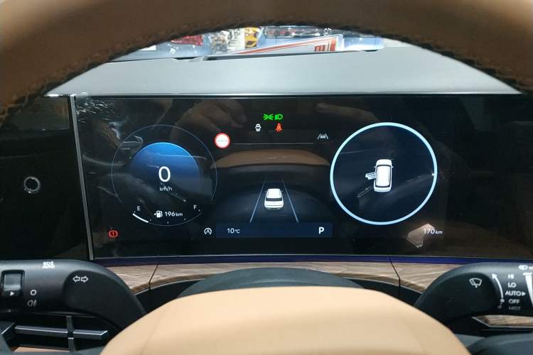 Used Hyundai Santa Fe 2024 2.0T Connoisseur Ultra Instrument Cluster