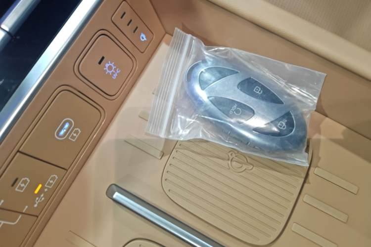 Used Hyundai Santa Fe 2024 2.0T Connoisseur Ultra Interior 1