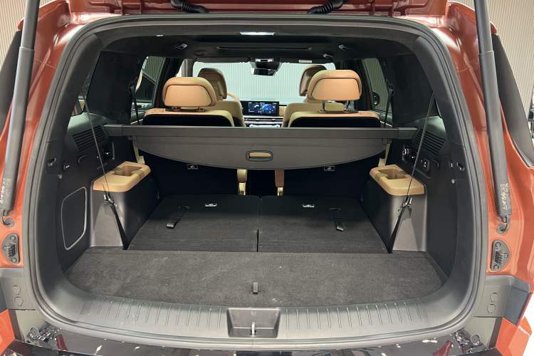 Used Hyundai Santa Fe 2024 2.0T Connoisseur Ultra Interior 10