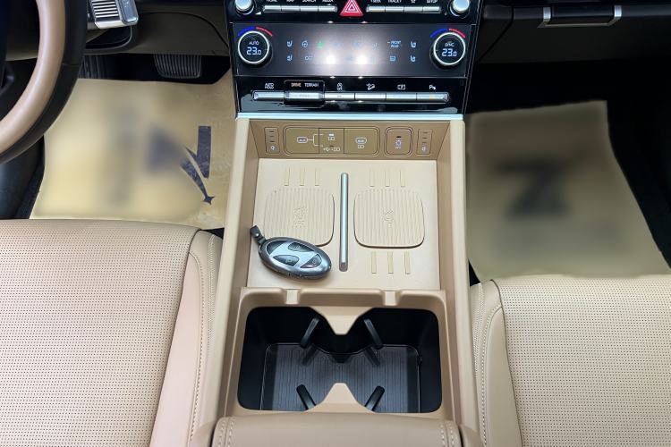 Used Hyundai Santa Fe 2024 2.0T Connoisseur Ultra Interior 4