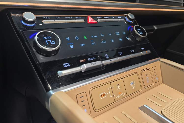 Used Hyundai Santa Fe 2024 2.0T Connoisseur Ultra Interior 4
