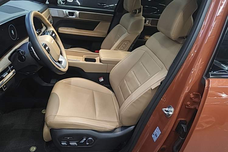 Used Hyundai Santa Fe 2024 2.0T Connoisseur Ultra Left Front Seat