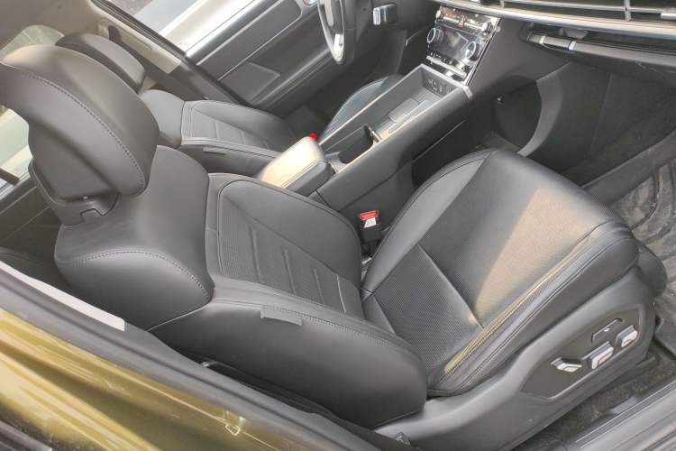 Used Hyundai Santa Fe 2024 2.0T Connoisseur Ultra Right Front Seat