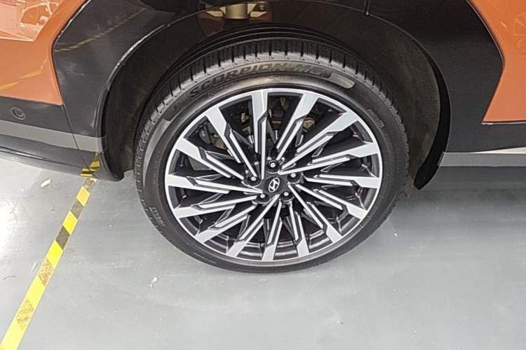 Used Hyundai Santa Fe 2024 2.0T Connoisseur Ultra Right Rear Wheel Hub